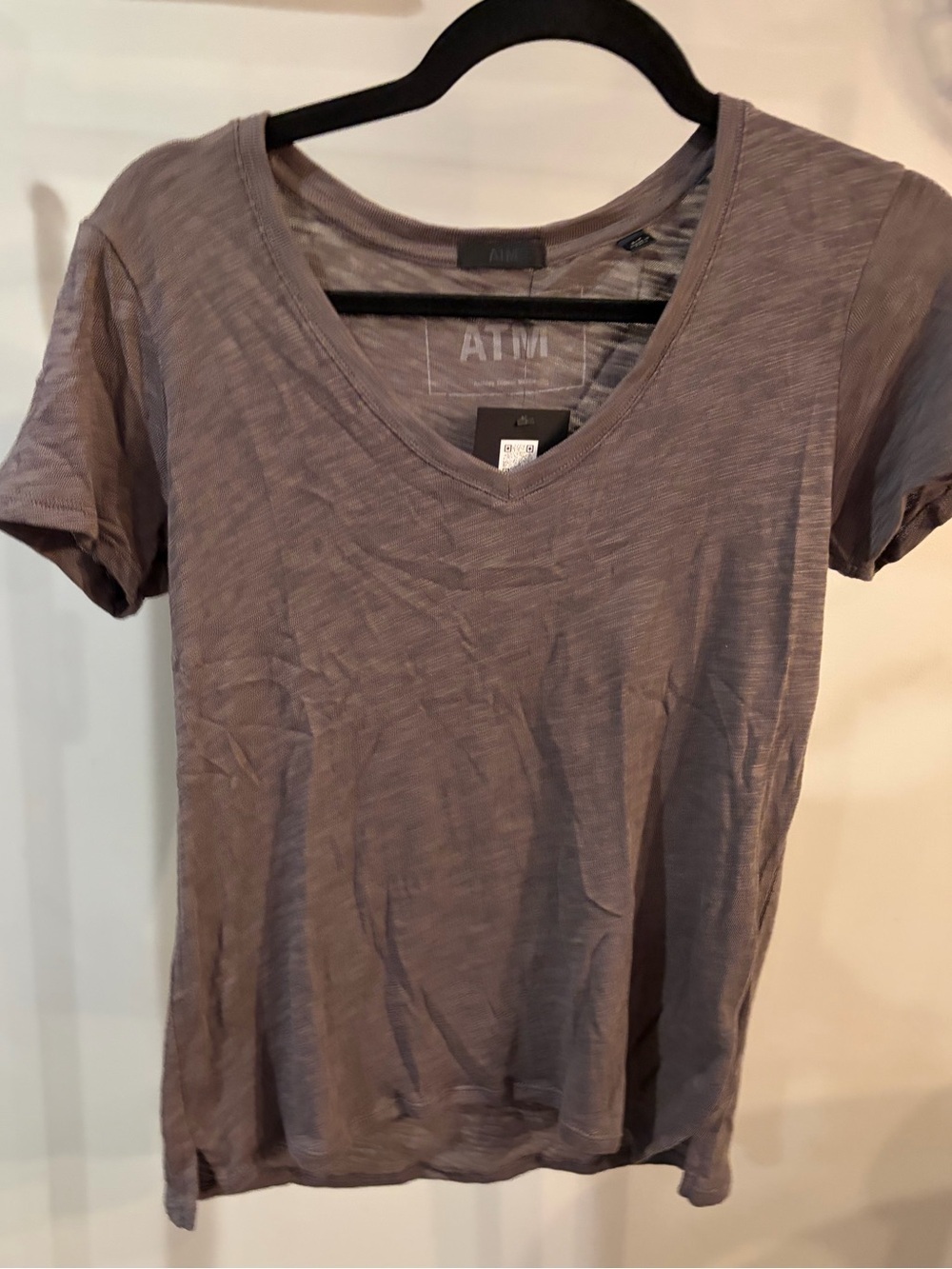 NWT ✨ ATM Anthony Thomas Melillo Short-Sleeve V-Neck Tee in charcoal size small